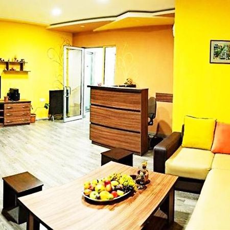 Domino Yerevan Hostel And Hotel Bagian luar foto