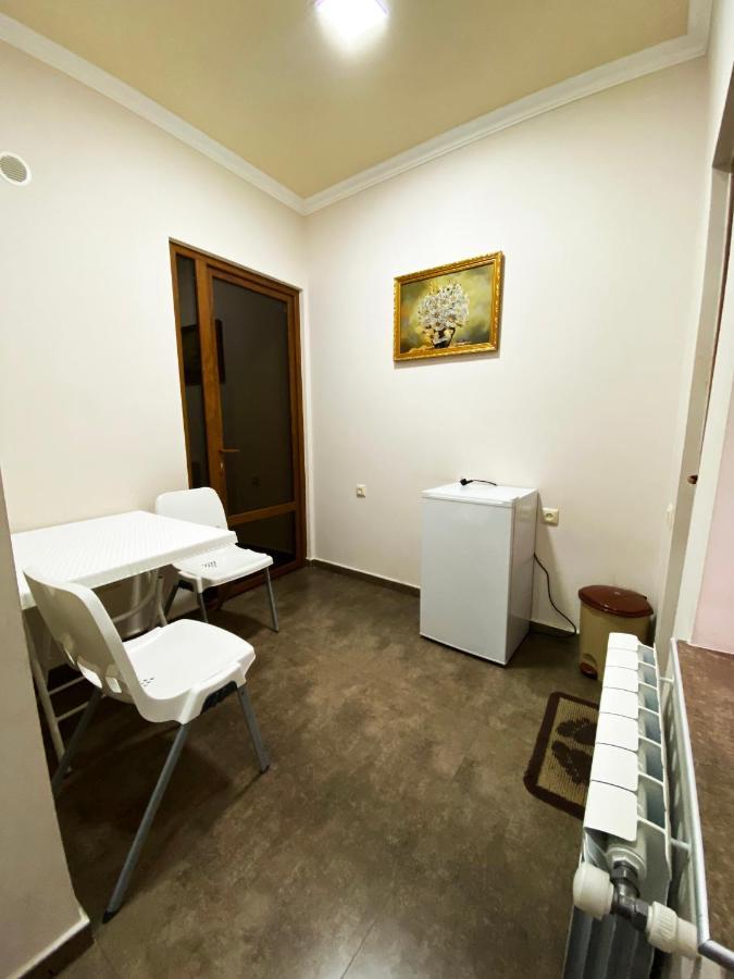 Domino Yerevan Hostel And Hotel Bagian luar foto