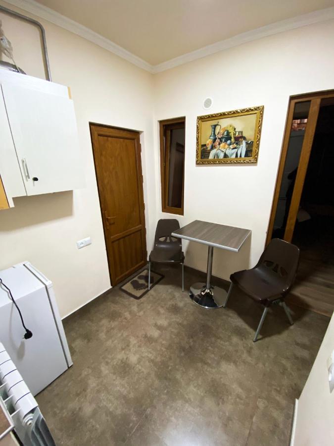 Domino Yerevan Hostel And Hotel Bagian luar foto