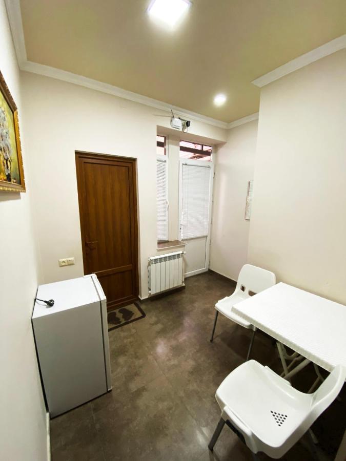 Domino Yerevan Hostel And Hotel Bagian luar foto