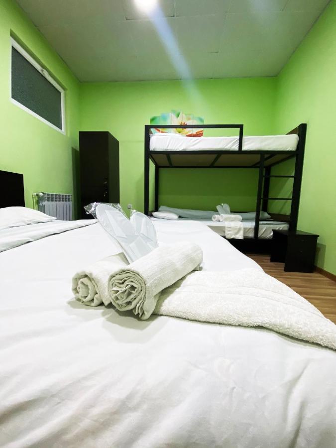 Domino Yerevan Hostel And Hotel Bagian luar foto