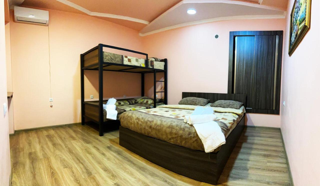 Domino Yerevan Hostel And Hotel Bagian luar foto