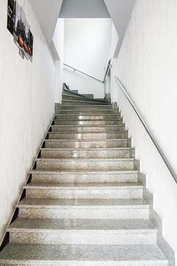 Domino Yerevan Hostel And Hotel Bagian luar foto