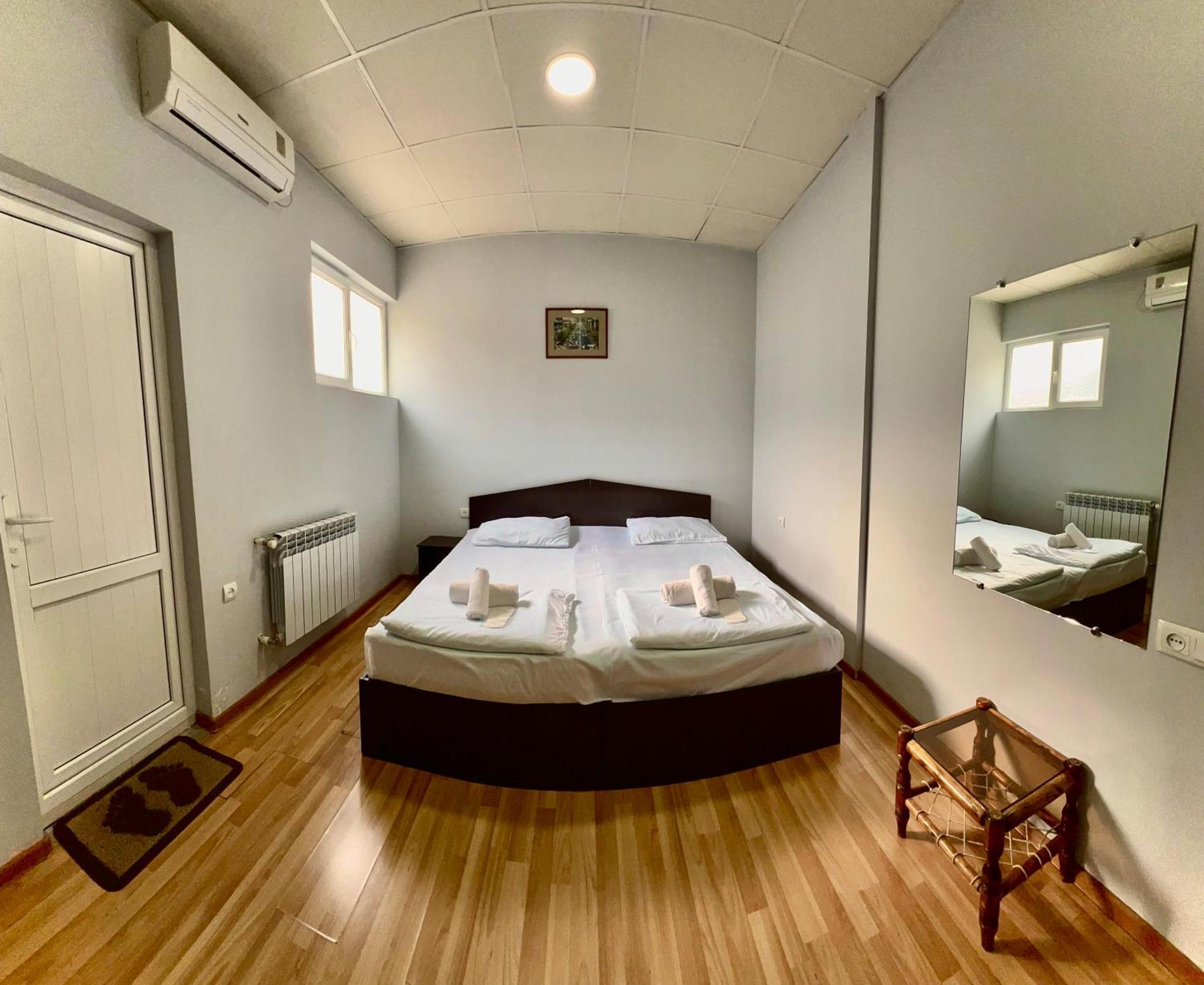 Domino Yerevan Hostel And Hotel Bagian luar foto