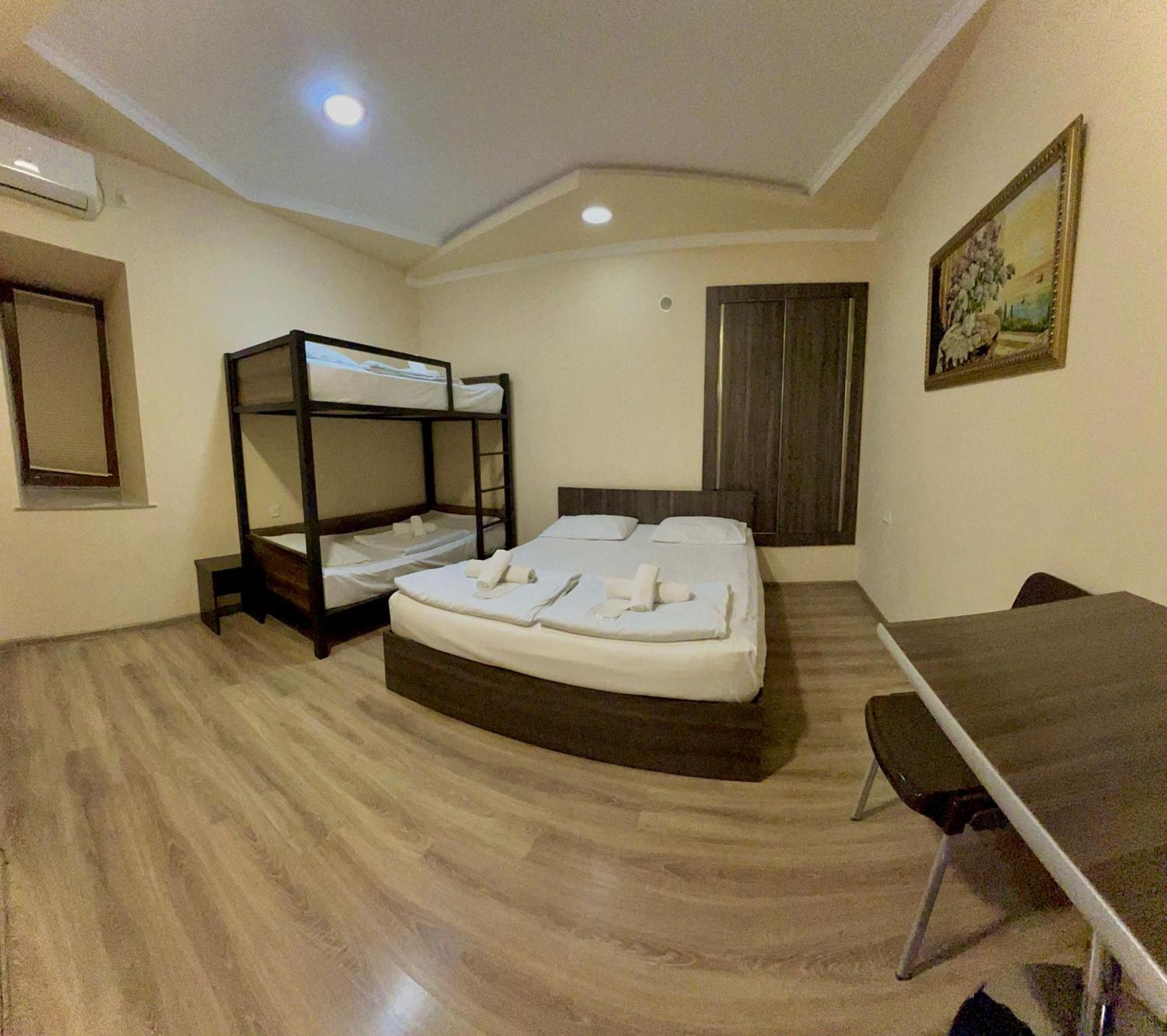 Domino Yerevan Hostel And Hotel Bagian luar foto